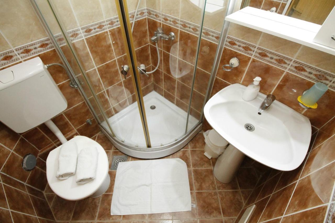 Apartments Mitrovici Milocer Свети-Стефан Экстерьер фото